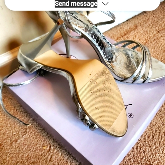 SILVER HEEL SANDAL                                   Like NEW..Barely Worn! - Picture 2 of 4